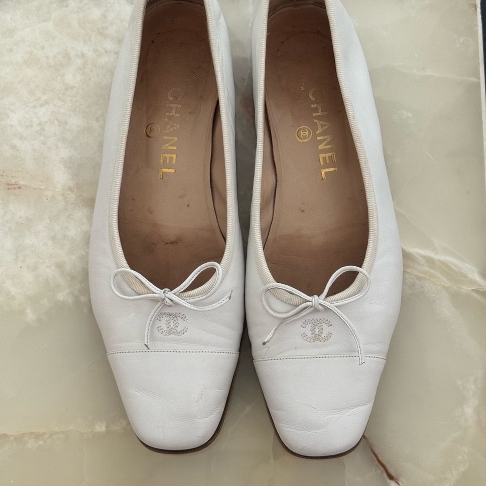 Chanel White Ballet Flats with Bow size 39